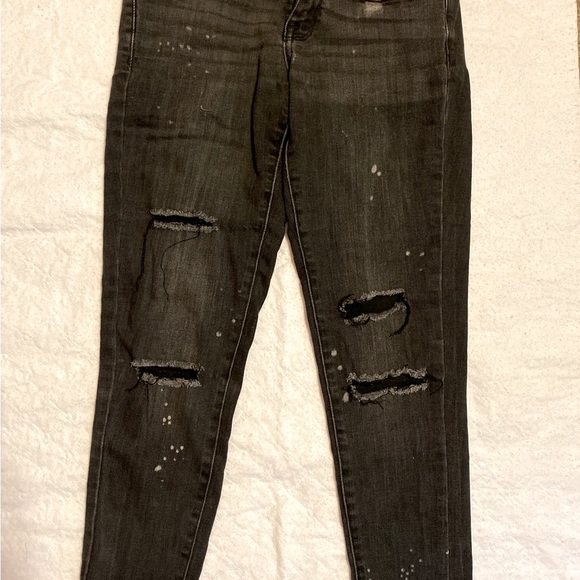 Mossimo Jeans. Size 2. Distressed. Stretch - Picture 4 of 6